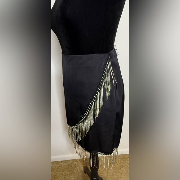 Black faux wrap 90’s party date night skirt rhinestone fringe side zip med EUC - Picture 6 of 8